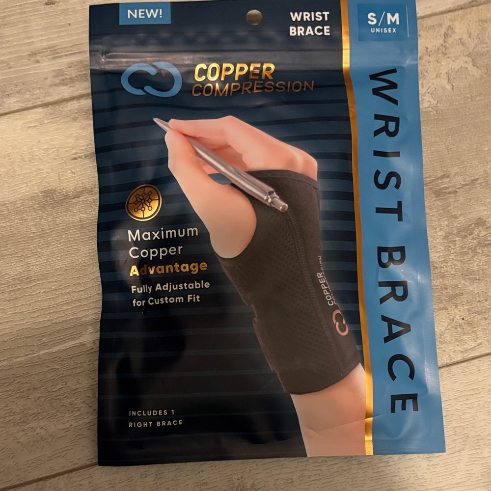 Copper Compression Black Wrist Brace. New